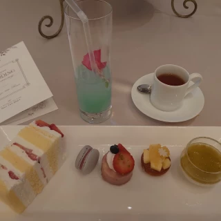 ウェディングケーキ、＋7種類のデザートの一部です