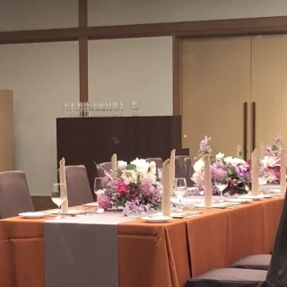 長テーブルにもできるそうです。