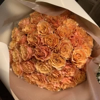 綺麗なオレンジ色の花束