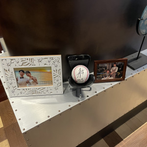 プロポーズの時に使用した野球ボールも飾ってあった|586035さんのTHE UPPER(アッパー)の写真(2590136)