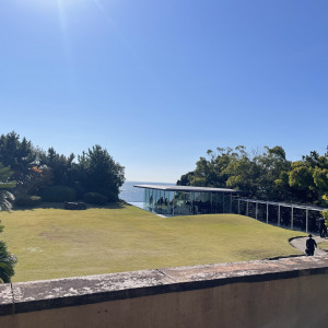 ガーデンにそびえるガラス張りのチャペル|586035さんのジェームス邸の写真(2580180)