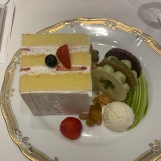 デザートとウェディングケーキ