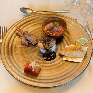 前菜。フォアグラのソテーお寿司仕立ては必食！牡丹海老も甘い。