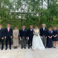 チャペル隣接のウォーターテラス。ラフな集合写真を撮りました。