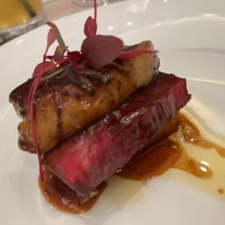 コースのお肉料理です