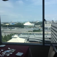 披露宴会場からディズニーランドの一部が見えます