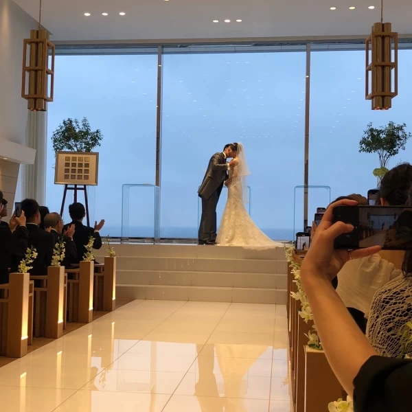 会場演出no．1」｜挙式会場、披露宴会場どちらも雨でも景色が良く