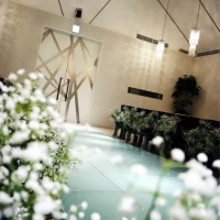 お花とマッチした挙式会場が素敵でした