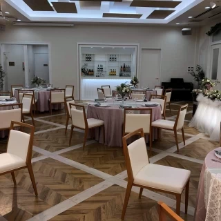 白基調のナチュラルで可愛い会場でした