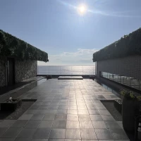 屋上にあるテラスが開放的で素敵