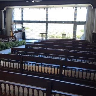 生演奏で入場できます。