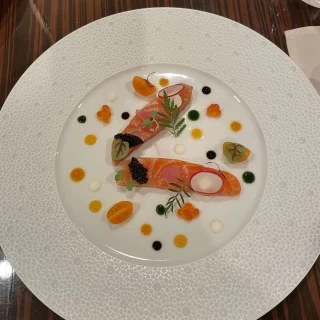前菜。周りのソースが美味しかったです。