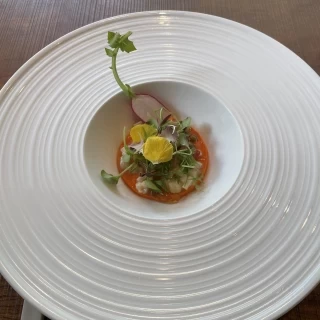 前菜
下にパプリカのムースが入っていました