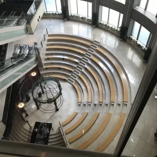 天井が高いチャペル
