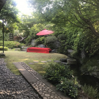 日本庭園で写真撮影ができます。緑が美しくお着物が映えます。