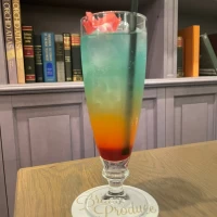 「湘南」をイメージしたカクテルを作ってくれました。(試食時)