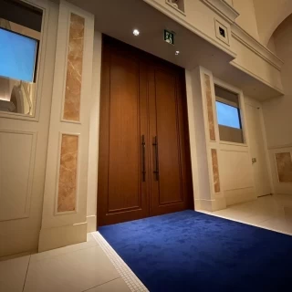 挙式会場の扉です