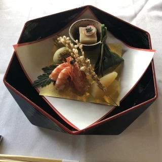 お祝い肴。エビが美味。