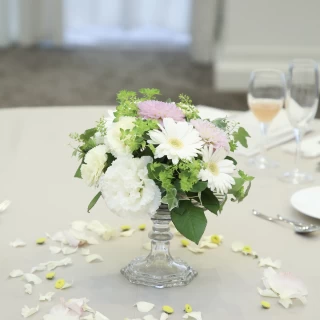 ゲスト席。シンプルなお花の装飾にしました