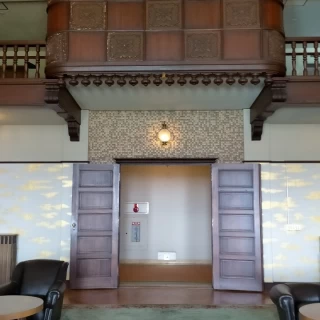 入場時の扉