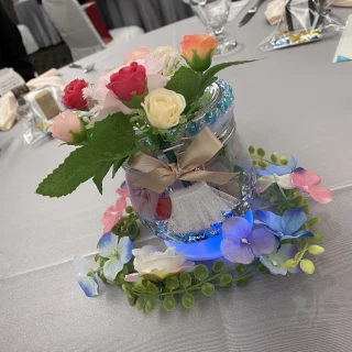 新婦手作りのお花が映えていた