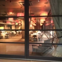 この扉が開いて、披露宴会場の入り口になります。