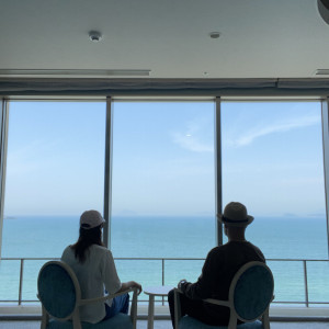 椅子もありゲストも海を眺めながらゆっくりできます。|587374さんの唐津シーサイドホテルの写真(1300851)