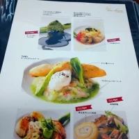 料理を決めるときは写真入りのメニューでイメージしやすいです。