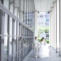 入場は外の回廊から。雰囲気があり、徐々にテンションUP。