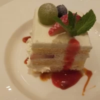 変更前（試食会）。ウエディングケーキをカットしたもの。