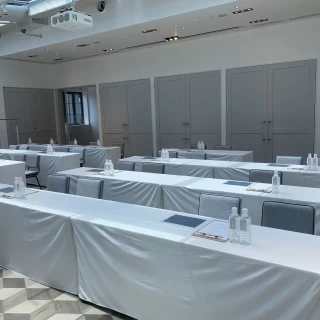 屋上にある披露宴会場。自然光が沢山入り素敵