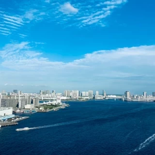 披露宴会場からの青空
