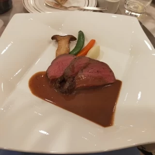 お肉が柔らかく癖のない上品な味でした。