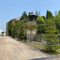 外から見た披露宴会場の建物