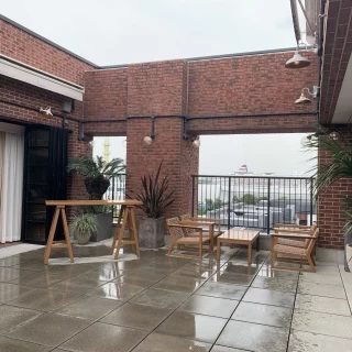 チャペルの後方です。雨が降っても屋根を出すことができます