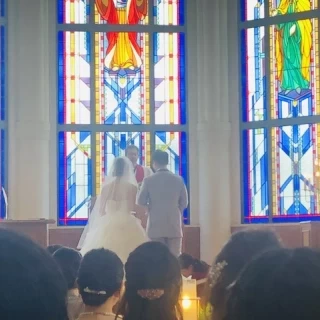 天井も高く、明るいチャペル