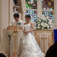 チャペル内。結婚証明書の署名シーンです。