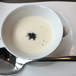 新婦祖母の育てている玉ねぎをスープに
