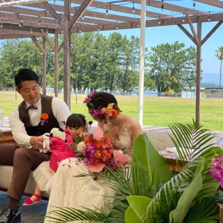 余興で芝生のことろを大人と子どものかけっこ大会をしました！笑