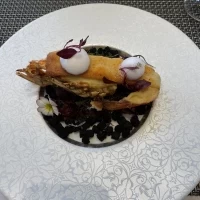 メイン料理も華やかで美味しかったです。