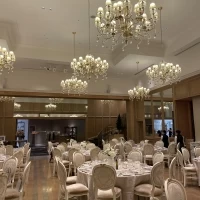 天井のシャンデリアが高級感があり素敵でした。