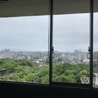 緑と福岡の街が見える景色