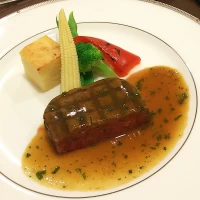 特選牛フィレグリエ 香草風味のマデラ酒ソース
