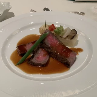 メインの肉料理！とても柔らかくて美味しかったです！