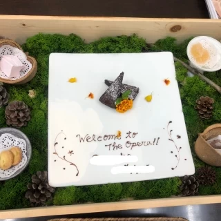 ガトーショコラは濃厚。生キャラメルも濃厚。飾りも珍しい。