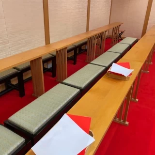対面式の館内神殿