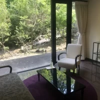 外に出られる