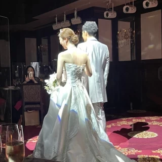 ウェディングドレスで入場