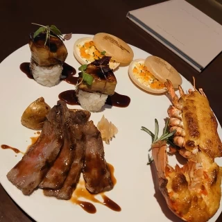 伊勢海老、お肉、フォアグラ