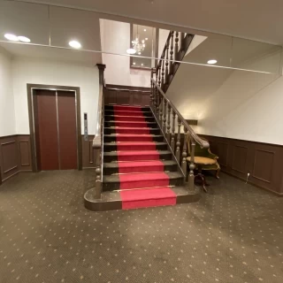 披露宴会場へ向かう階段です。
